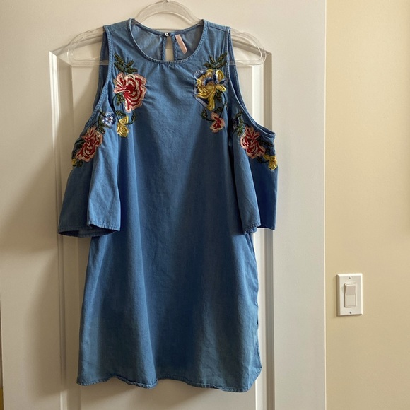 Gorgeous Zara denim cold shoulder dress in size S - Picture 1 of 7